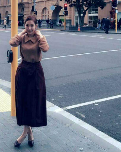 10 Ide Tampil Elegan Dengan Rok Ala Park Min Young, Pasti Menawan!