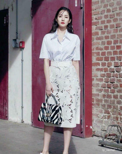 10 Ide Tampil Elegan Dengan Rok Ala Park Min Young, Pasti Menawan!