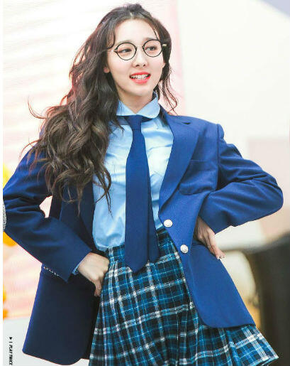 9 Pesona Nayeon TWICE Pakai Seragam Sekolah, Cute Overload!