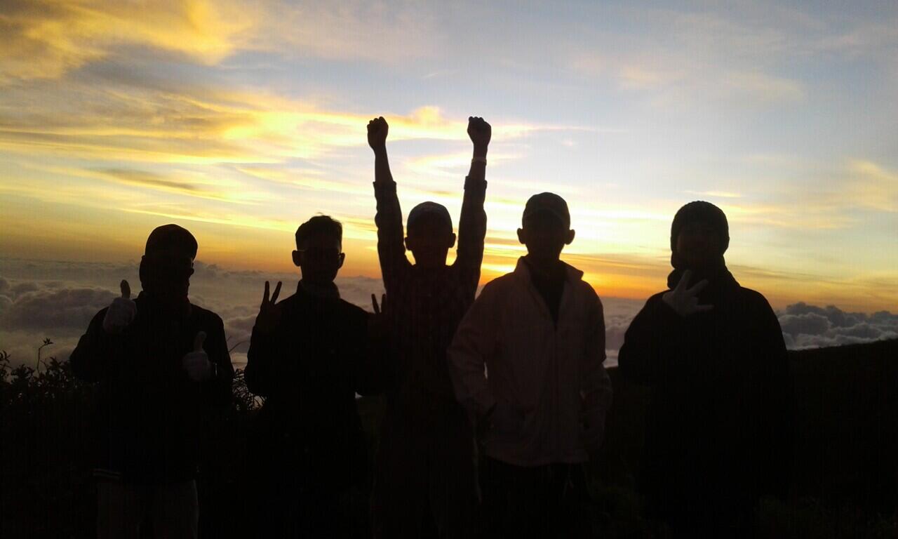 PERSAHABATAN AKU DIA,GUNUNG MERBABU