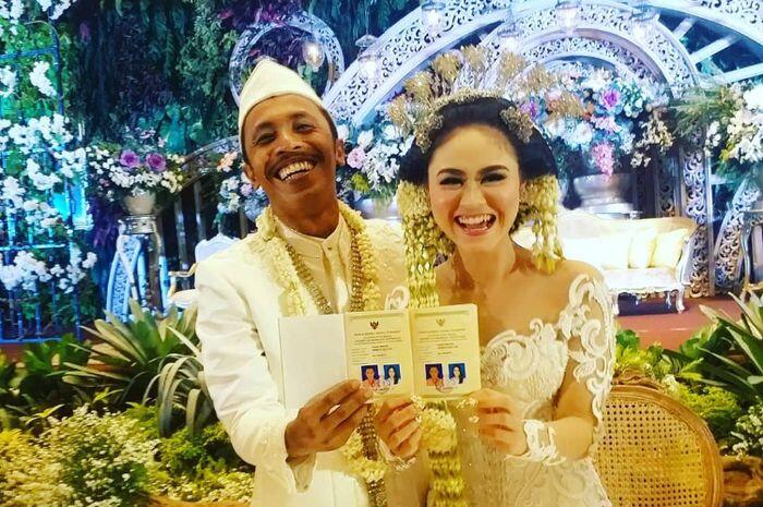 Deretan Foto Cantik Dwinda Ratna, Istri Mas Pur Tukang Ojek Pengkolan