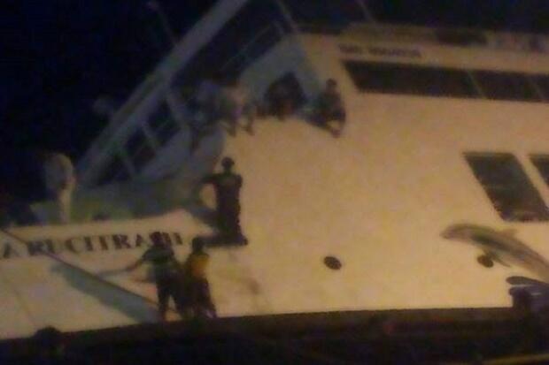 KM Dharma Rucitra Bocor, Penumpang Histeris dan Berlompatan ke Laut