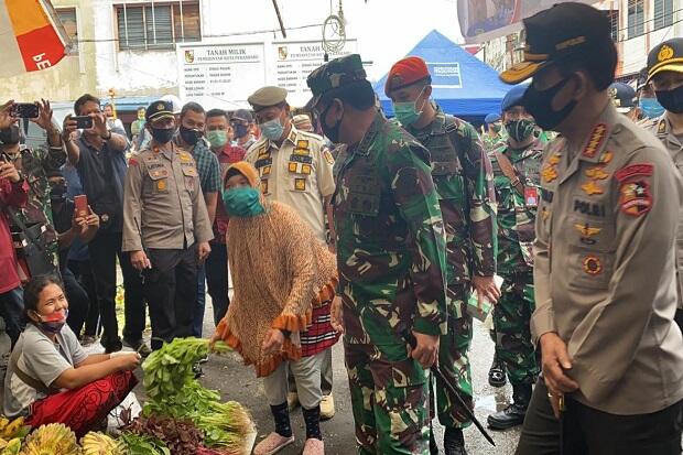 Terapkan New Normal, Panglima TNI-Kapolri Tinjau Kesiapan Pasar Kodim Pekanbaru