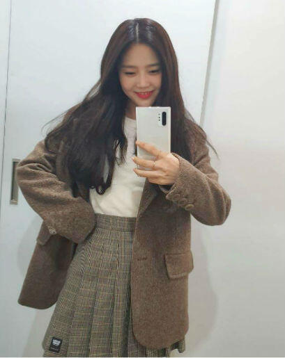 9 Ide Mix & Match Outfit Ala Hyojung OH MY GIRL, Trendy Banget!