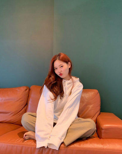 9 Ide Mix & Match Outfit Ala Hyojung OH MY GIRL, Trendy Banget!