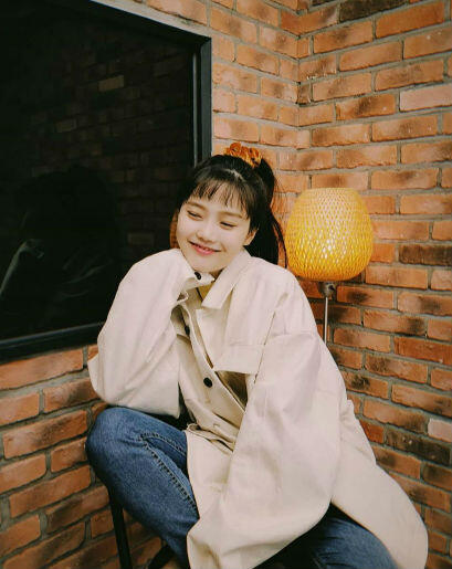 9 Ide Mix & Match Outfit Ala Hyojung OH MY GIRL, Trendy Banget!