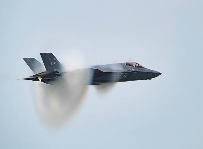 Ini Perempuan Pertama Terbangkan Jet Siluman F-35 AS Dalam Pertempuran