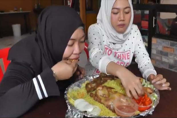 Lezatnya Nasi Mandi yang Dipresto Dalam Tanah