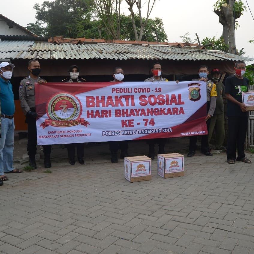 Sambut Hut Bhayangkara Ke-74th, Polsek Neglasari Kembali Bagikan Sembako