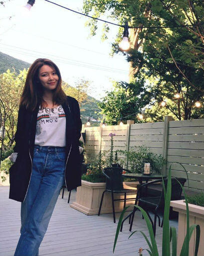 8 Inspirasi Outfit Ala Sooyoung SNSD, Dijamin Bikin Kamu Bak Fashionista!