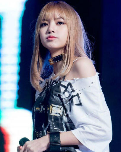 12 Inspirasi Outfit Ala Lisa Blackpink, Khusus Cewek Tomboi