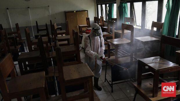 Nadiem Putuskan Buka Kembali Sekolah di Zona Hijau