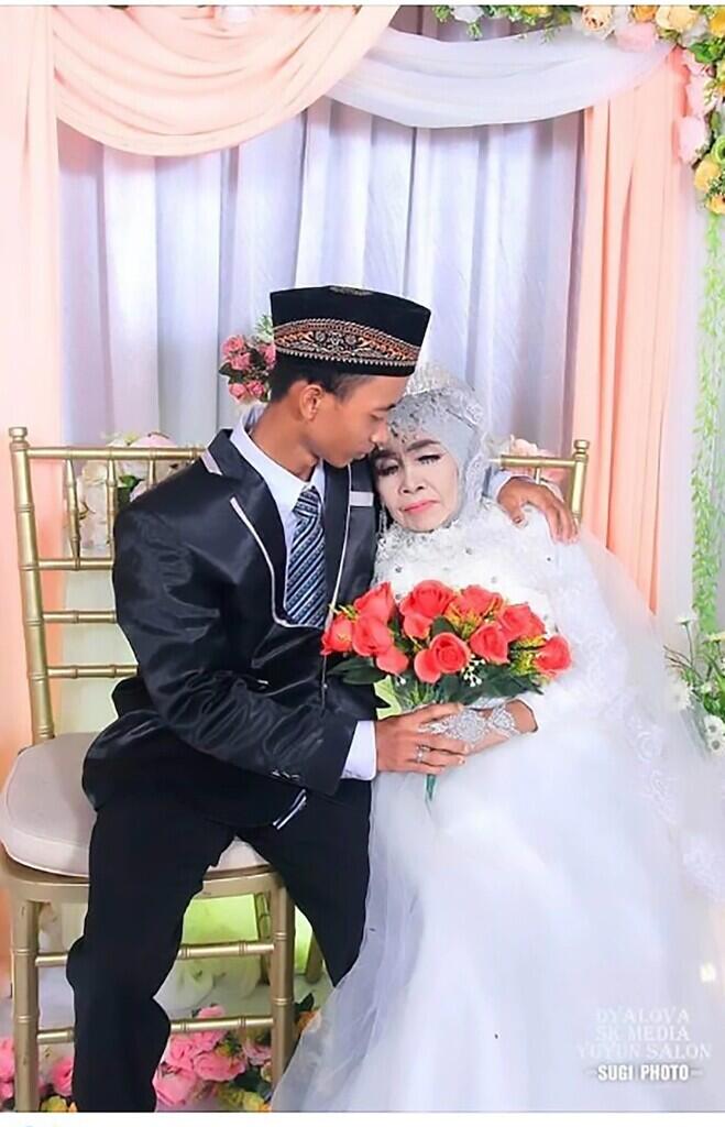 Heboh! Pernikahan Mbah Gambreng Mendunia, Begini Media Asing Memberitakannya