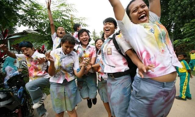 Ketika Acara Reuni Sekolah Berubah Menjadi Ajang Pamer Harta, Miris Gak Sih?