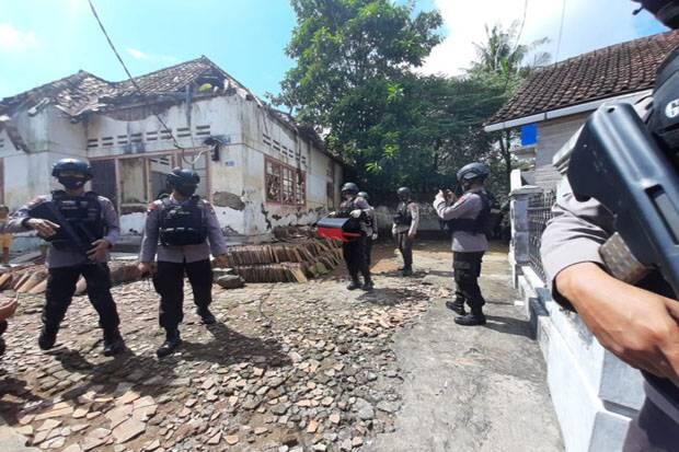 Mau Buang Sampah, Warga Malah Temukan Mortir Aktif di Belakang Pendopo Lama Gubernur