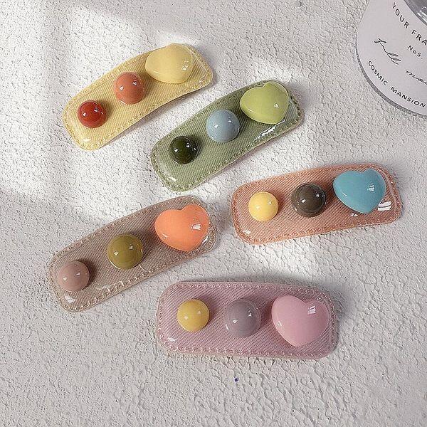 Mengubah gaya rambut dengan Aksesori Rambut Murah