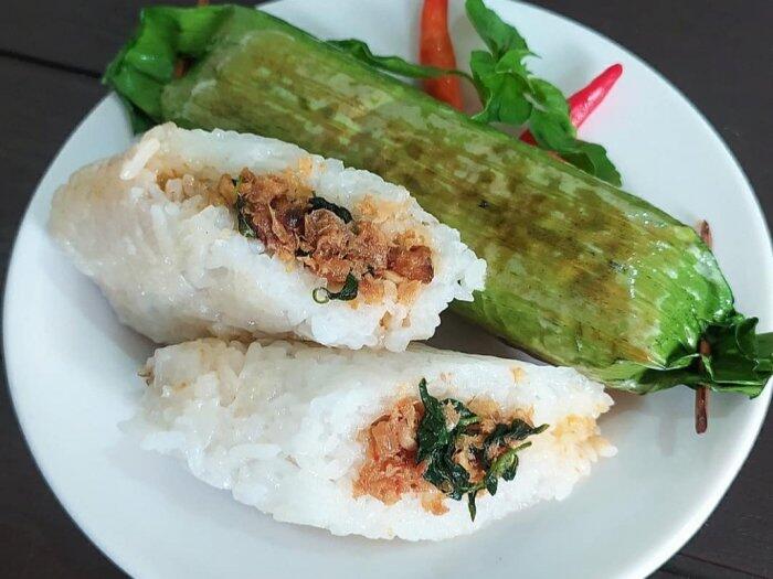 Membuat Gogos, Lemper Ikan Bakar Ala Makassar