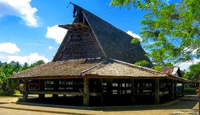 5 Keunikkan Rumah Adat Baileo Yang Harus Kalian Ketahui
