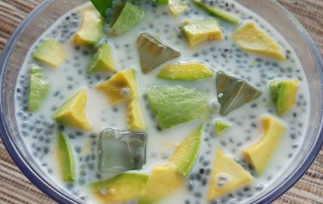 Es Buah Hijau yang Pas Banget Diminum Siang-siang