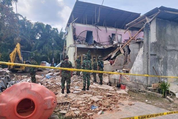 TNI AU Mulai Bersihkan Rumah yang Tertimpa Pesawat Tempur