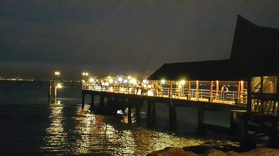&#91;COC Reg. Batam&#93; Cara Unik Menikmati Kuliner di Kelong, Agan Mau Nyobain?