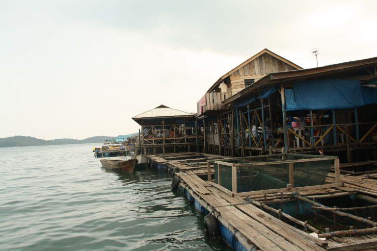 &#91;COC Reg. Batam&#93; Cara Unik Menikmati Kuliner di Kelong, Agan Mau Nyobain?