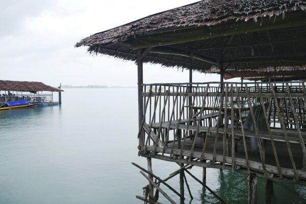 &#91;COC Reg. Batam&#93; Cara Unik Menikmati Kuliner di Kelong, Agan Mau Nyobain?