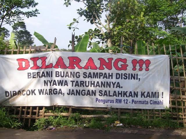 Ngakak, 6 Spanduk Doa dan Peringatan Paling Sadis Bagi yang Buang Sampah Sembarangan