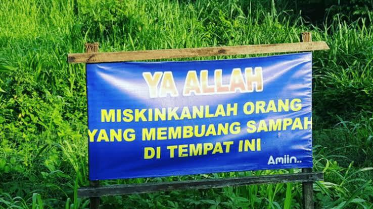 Ngakak, 6 Spanduk Doa dan Peringatan Paling Sadis Bagi yang Buang Sampah Sembarangan