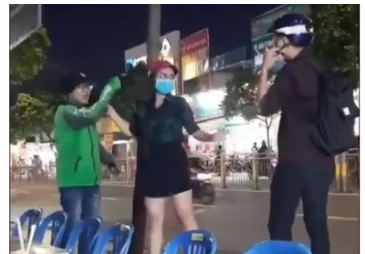 Viral Ojol Pergoki Pacar Lagi Jalan Bareng Selingkuhan, Helm Auto Melayang
