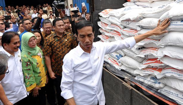 Tak Punya Uang, Warga di Bekasi Jual Kembali Beras Bantuan Presiden