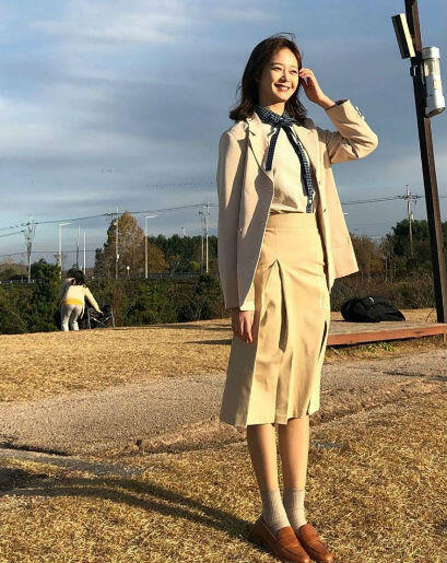 9 OOTD Jeon Somin, Manis Dan Feminin Banget!
