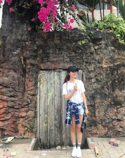 9 OOTD Jeon Somin, Manis Dan Feminin Banget!