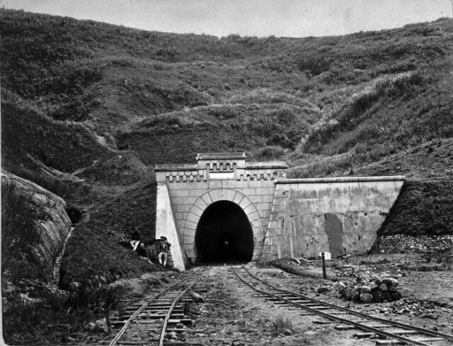 Terowongan Kereta Api Tertua Dan Cerita Mistisnya,Lampegan