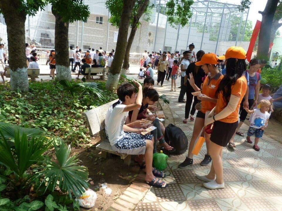 Padu Padan Busana : Sarung Tangan Panjang dan Stocking
