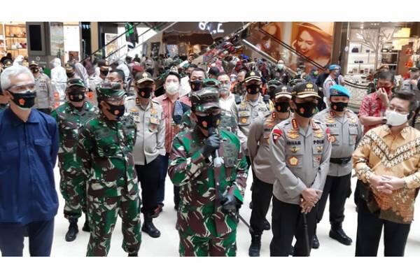 Saat Panglima TNI-Kapolri Blusukan di Pasar dan Mal Semarang