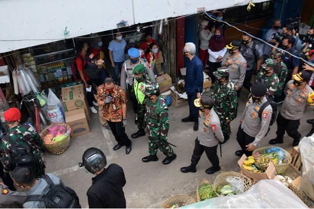 Saat Panglima TNI-Kapolri Blusukan di Pasar dan Mal Semarang