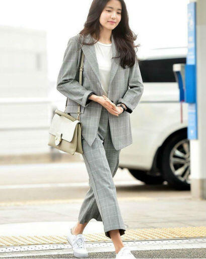 9 Inspirasi Fashion Style Ala Kim Tae Ri, Jelita Nan Menawan!