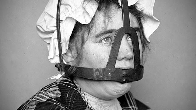 Scold Bridle Mask, Hukuman Bagi Para Wanita Penggosip di Benua Eropa. Ngeri !
