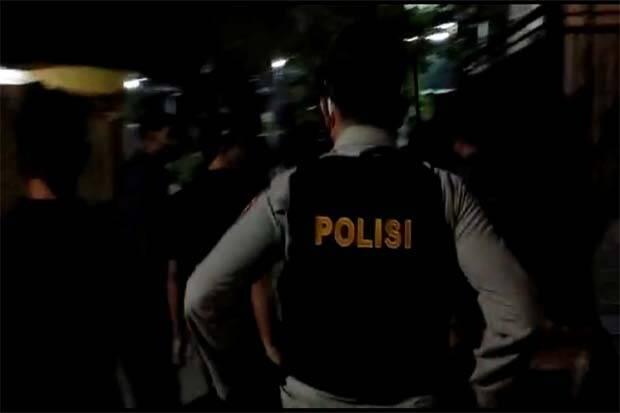 John Kei Ikut Diciduk Polisi Dalam Penggerebekan di Rumahnya