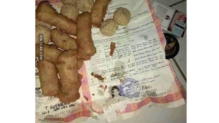 3 Bungkus Kertas bekas gorengan ini bahaya jika jatuh ketangan orang yang salah