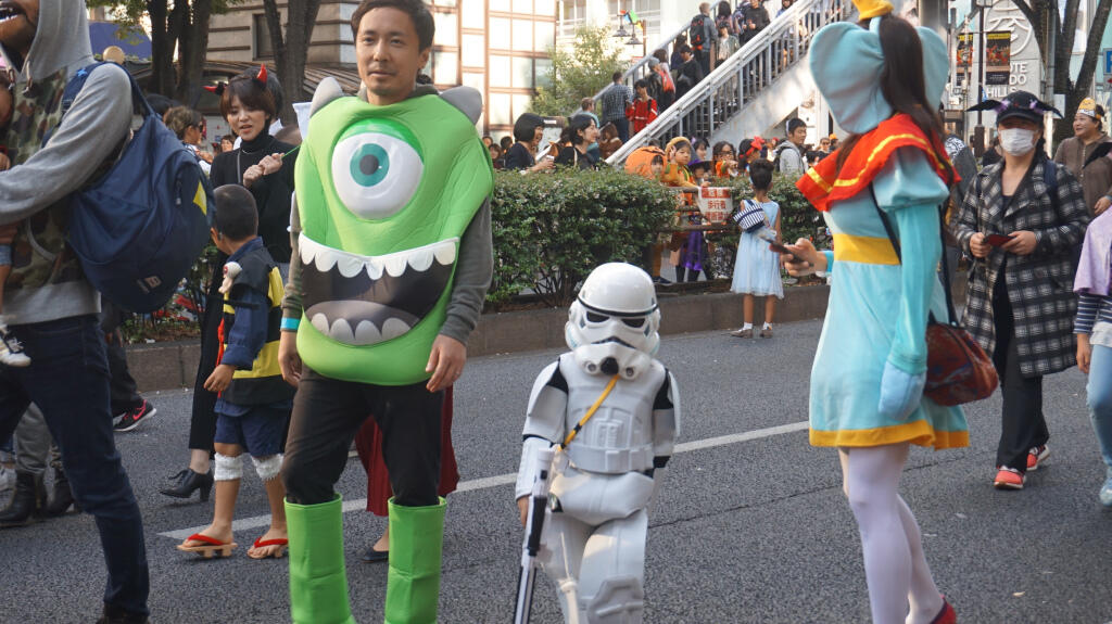 Tenggelam di Lautan Manusia Shibuya Plus Hilang di Parade Halloween Harajuku