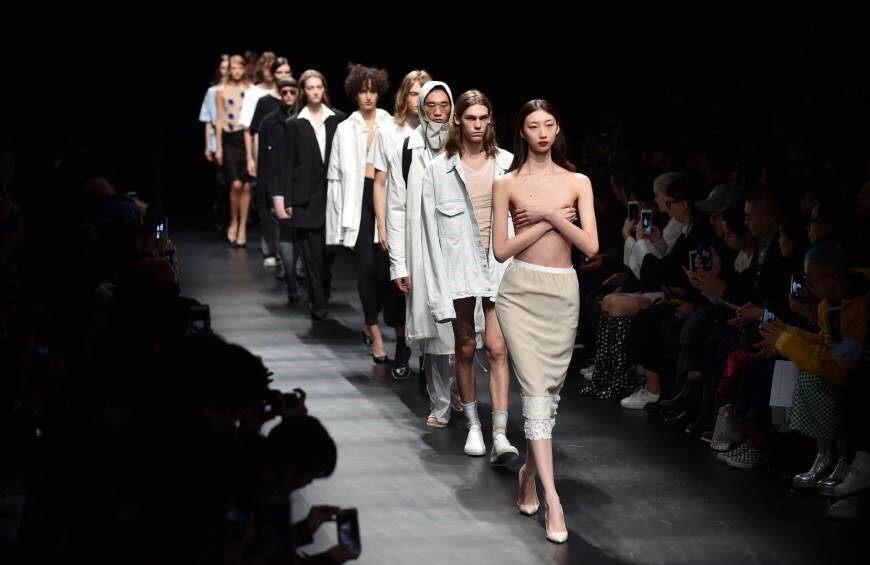 Covid-19 Tak Halangi Dior Untuk Menggelar Fashion Show!