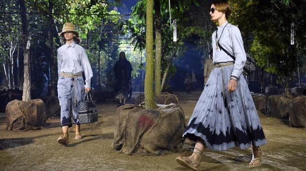 Covid-19 Tak Halangi Dior Untuk Menggelar Fashion Show!
