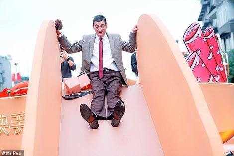 Mr Bean Tiba-Tiba Hadir Dan Menghibur Wuhan-China, Katanya Sudah Pensi?