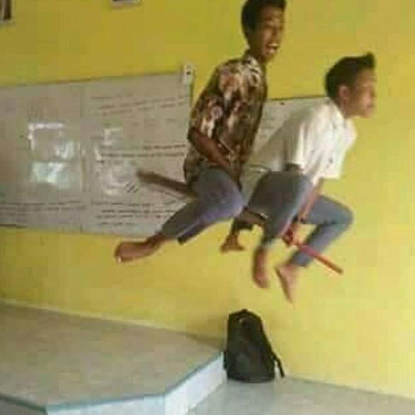 10 Tingkah Konyol Manusia Tanpa Masalah, Bikin Ngakak Parah!
