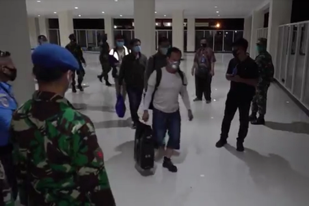 Tiba di Kendari, Ratusan TKA China Dapat Pengawalan Ketat