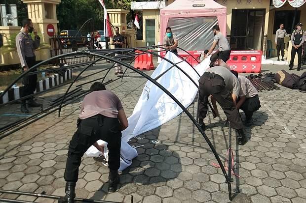 Hari Bhayangkara, Polres Pekalongan Kota Gelar Lomba Pasang Tenda
