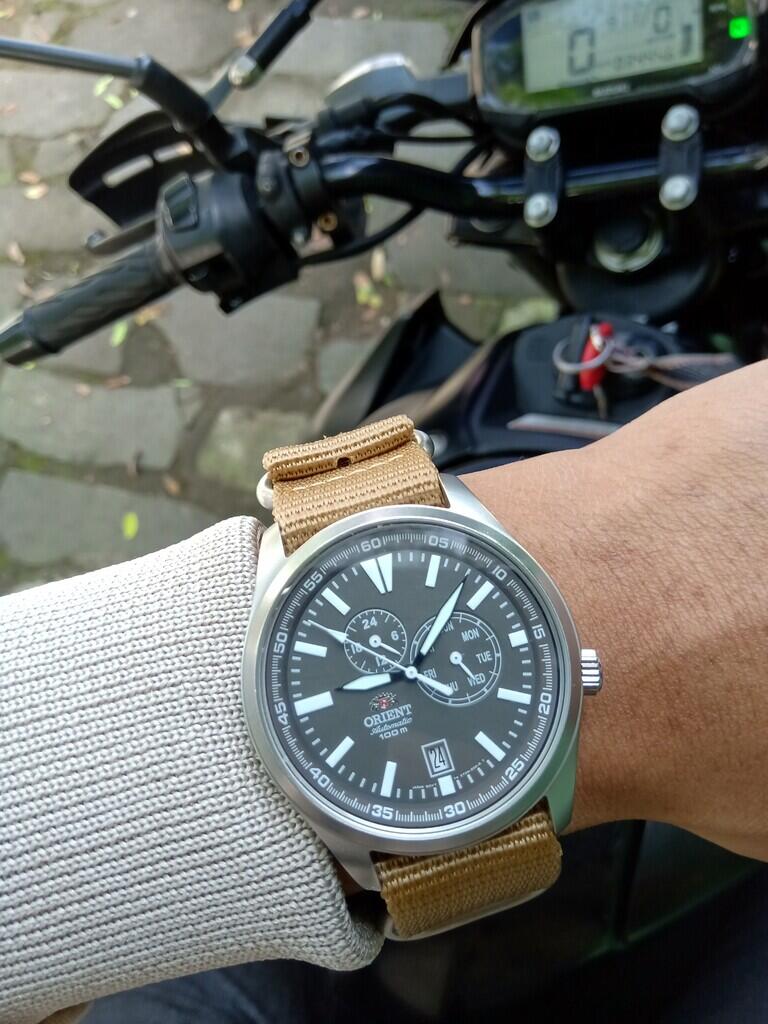 TUNJANGAN Hari Ini .. TUNjukkan Jam tANGan AgaN .. biar Happy - Part 1