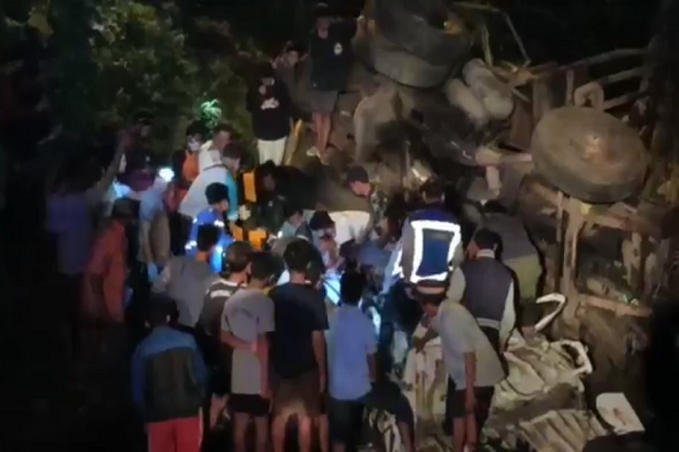 Truk Seruduk Pikap di Jalur Malang-Surabaya, 2 Pengemudi Tewas
